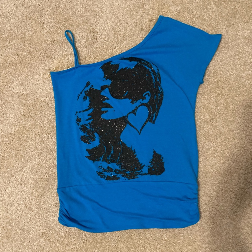 Super cute one shoulder top. Size child large. Excellent condition.
